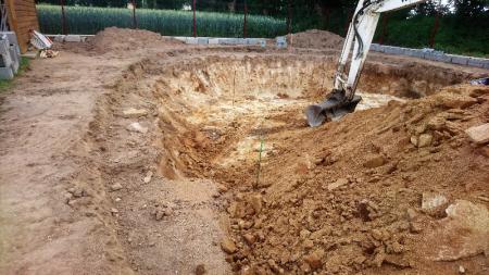 Construction d'une piscine naturelle BioNova par votre paysagiste concepteur installé à côté de Rennes