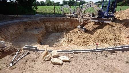 Construction d'une piscine naturelle BioNova par votre paysagiste concepteur installé à côté de Rennes