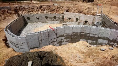 Création d'une piscine naturelle BioNova par votre paysagiste installé à Rennes