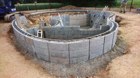 Création d'une piscine naturelle BioNova par votre paysagiste installé à Rennes