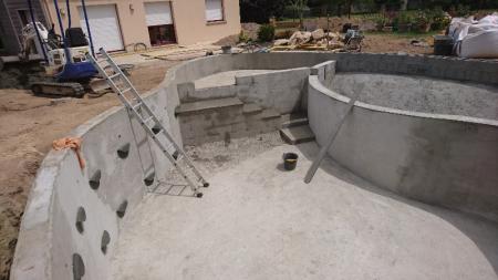 Création d'une piscine naturelle BioNova par votre paysagiste installé à Rennes