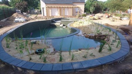 Création d'une piscine naturelles BioNova par votre paysagiste basé à côté de Rennes