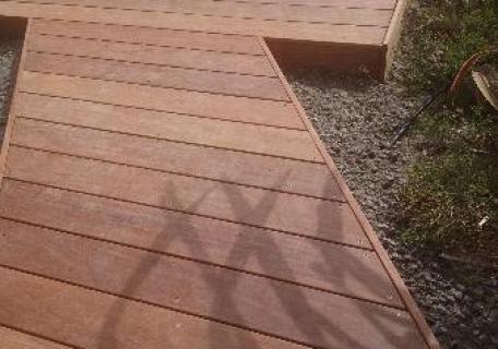 Terrasse en bois à Longaulnay