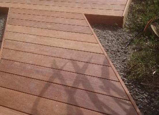 Terrasse en bois à Longaulnay